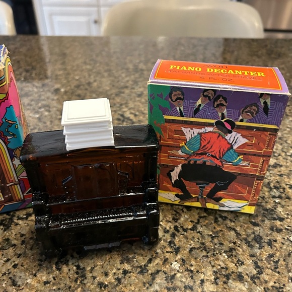 Avon After Shave Piano Decanter Tai Winds and Remember When Radio Decanter Spicy - Picture 4 of 13